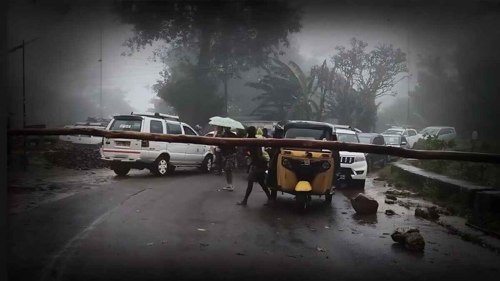 चक्रवात मोहंती ने कई राज्यों में तबाही के निशान छोड़े