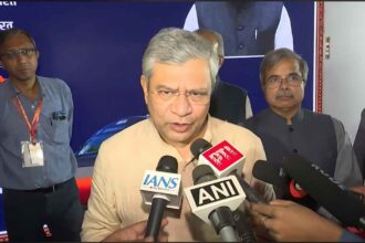 प्रधानमंत्री मोदी ने वाराणसी से चार नई वंदे भारत ट्रेनों का उद्घाटन किया