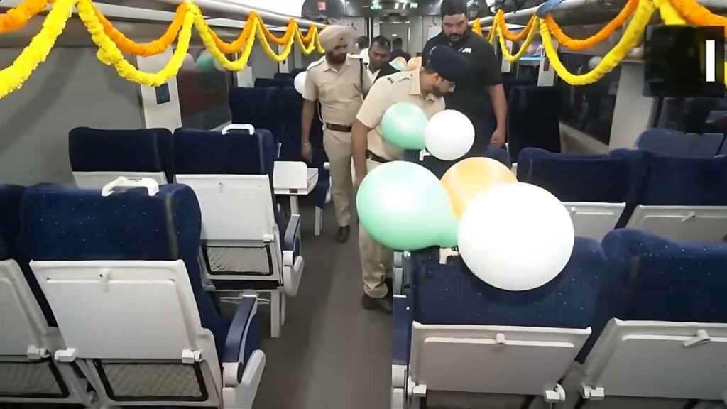 प्रधानमंत्री नरेंद्र मोदी ने चार नई वंदे भारत एक्सप्रेस ट्रेनों को हरी झंडी दिखाई