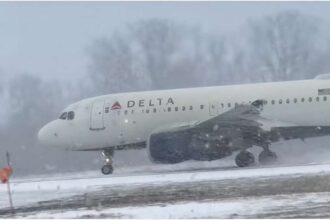 अमेरिका में भयंकर सर्दियों के तूफान के कारण 1,800 से ज़्यादा उड़ानें रद्द