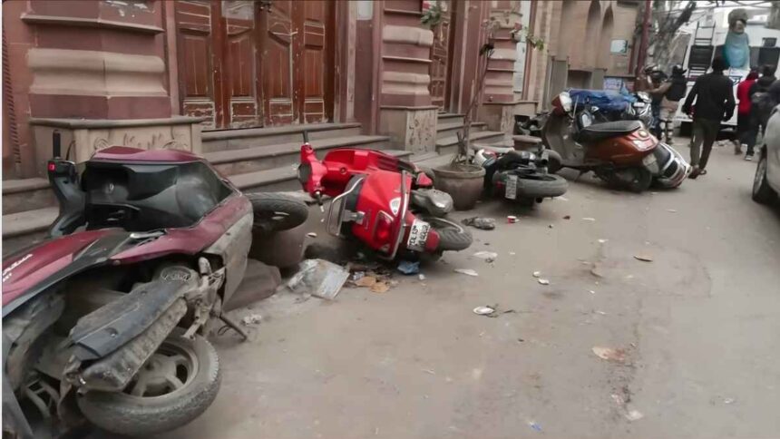 Turkman Gate पर आधी रात को बुलडोजर से हमला