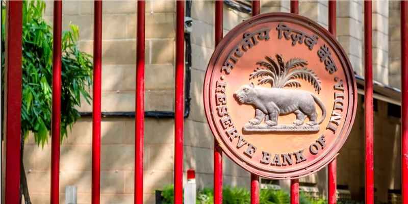 2,000 रुपये के नोट अभी भी मान्य हैं, लेकिन उन्हें जल्दी जमा करने का आग्रह किया गया है