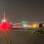 Mumbai airport पर दो पैसेंजर प्लेन ज़मीन पर टकरा गए