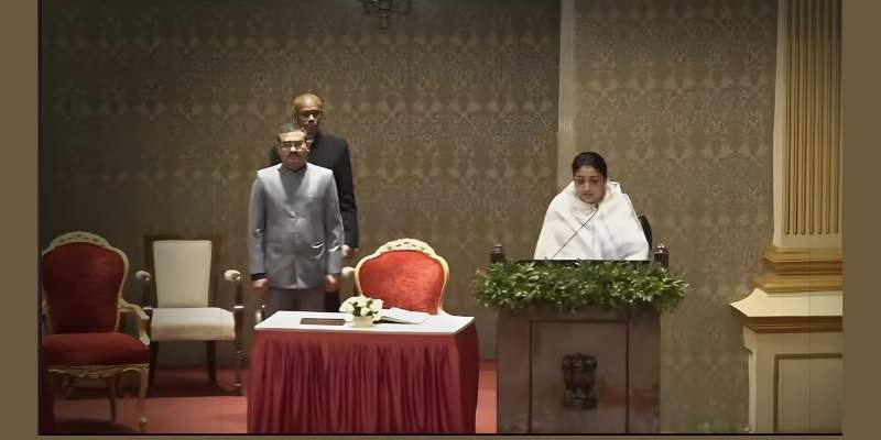 उपमुख्यमंत्री सुनेत्रा पवार, लेकिन शरद-सुप्रिया दूर क्यों हैं